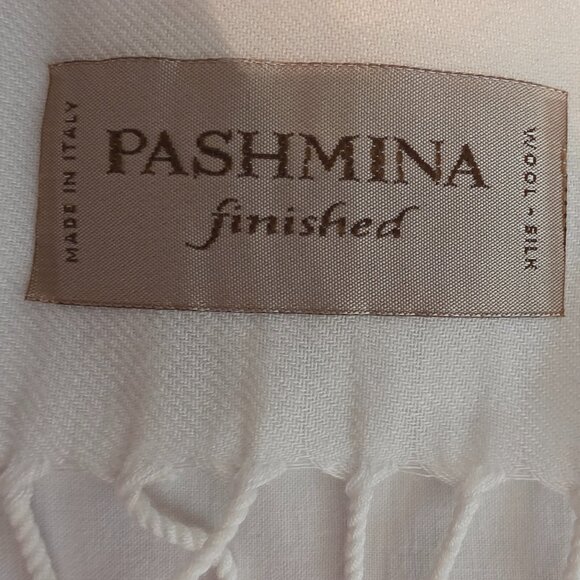 Gorgeous white Pashmina women's scarf. Size 32" x 74". - Picture 3 of 7
